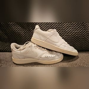 Mens Nike Court Vision low white athletic shoes size 8